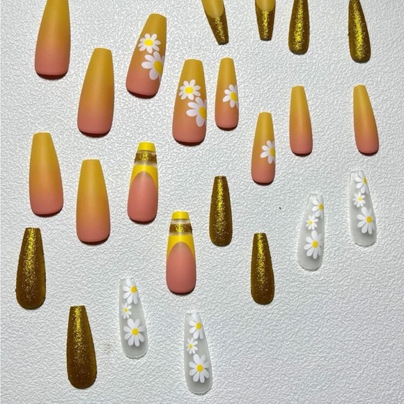 Press on nails - Picture 4 of 4